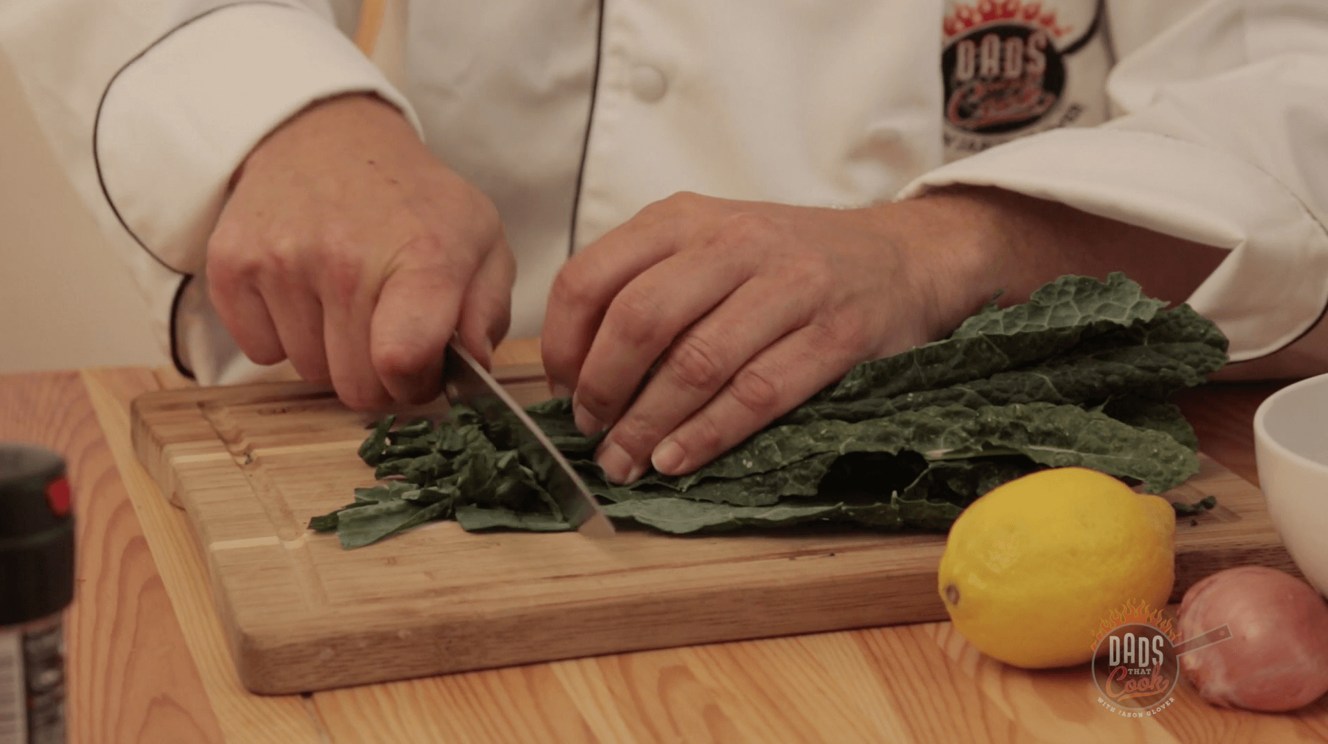 KALE SALAD WITH LEMON VINAIGRETTE – Dads That Cook