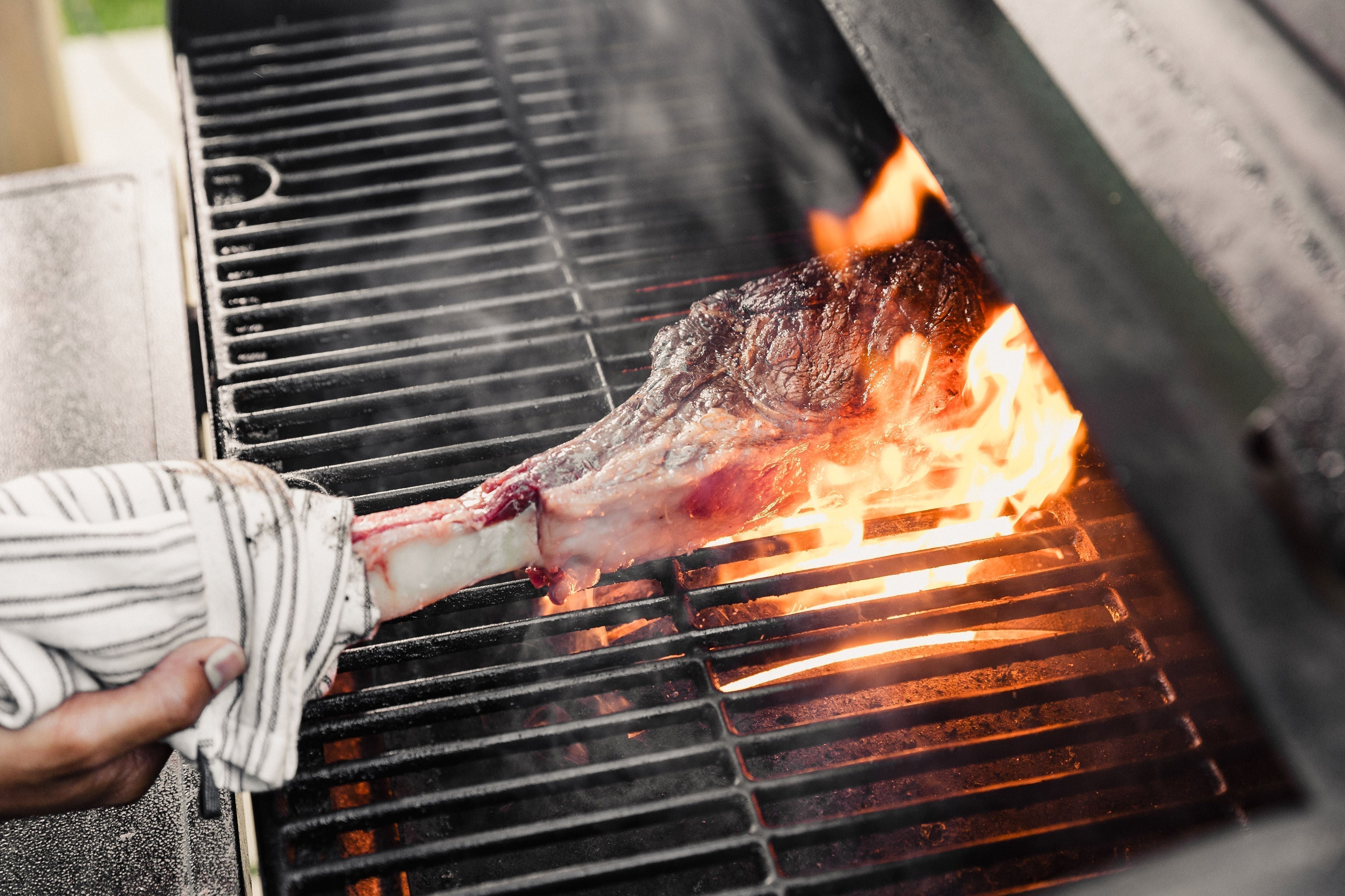 GRILLED TOMAHAWK WITH CHIMICHURRI – Dads That Cook