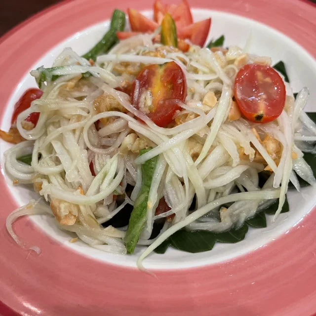 SPICY GREEN PAPAYA SALAD (SOM TAM) – Dads That Cook