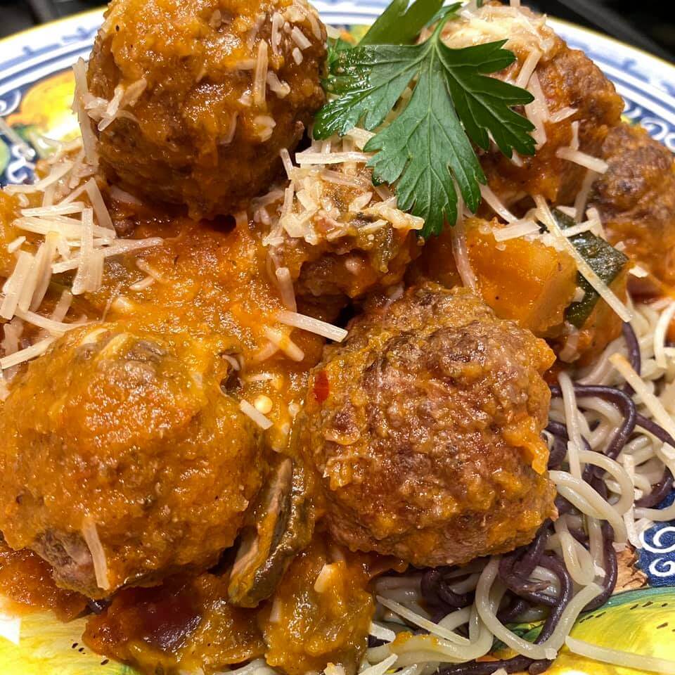 SPAGHETTI & BISON MEATBALLS – Dads That Cook
