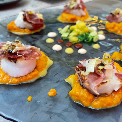 GRILLED SCALLOPS WITH CARROT AND PROSCIUTTO
