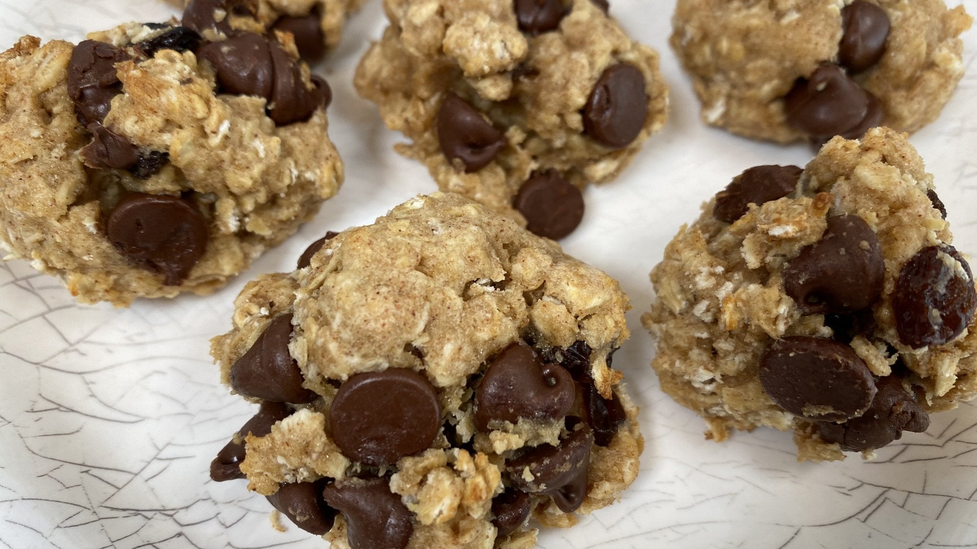 A LITTLE BIT HEALTHY OATMEAL COOKIES