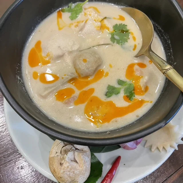 COCONUT MILK SOUP WITH CHICKEN AND MUSHROOM (TOM KHA KAI SAI HED)