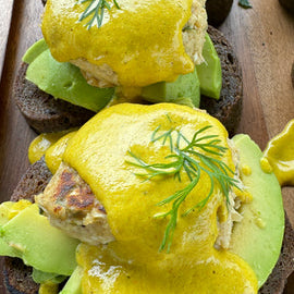 HEARTS OF PALM “KRAB” CAKES WITH VEGAN HOLLANDAISE SAUCE