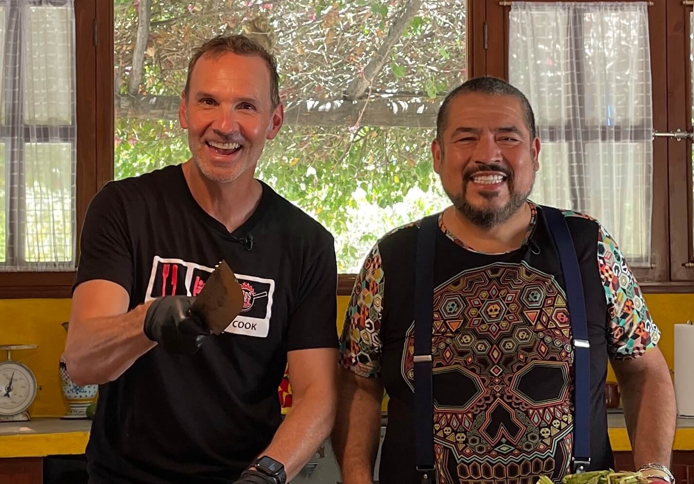 REAL MEXICAN COOKING - GUACAMOLE CON CHICHARRONES WITH ISIDRO SANCHEZ