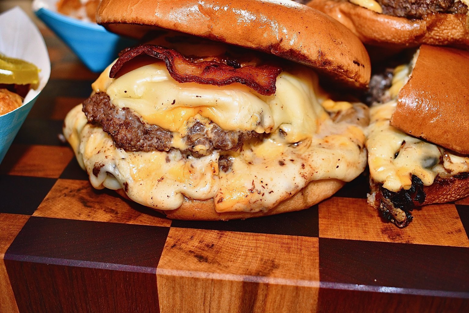 OKLAHOMA ONION SMASH BURGERS WITH EXTREME TOTS