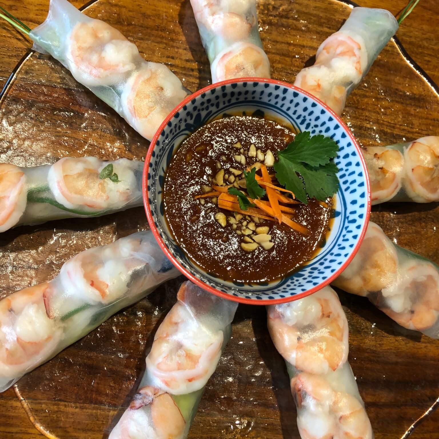 SHRIMP SPRING ROLLS WITH PEANUT SAUCE