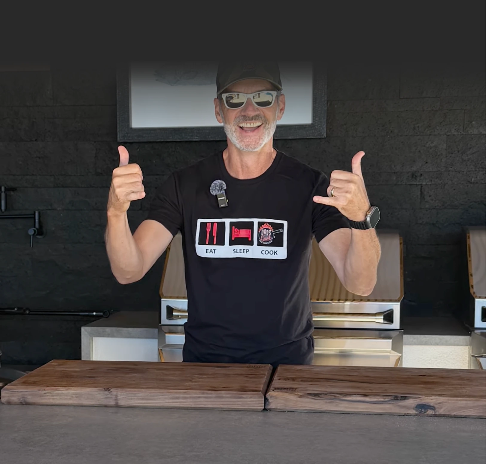 mobile_hero_for_outdoor_kitchen_1.webp